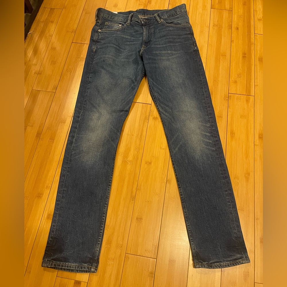 Gap denim size 30w 32L. Previously Loved. Great condition.